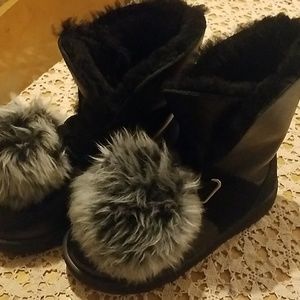 Black Isley Ugg boots